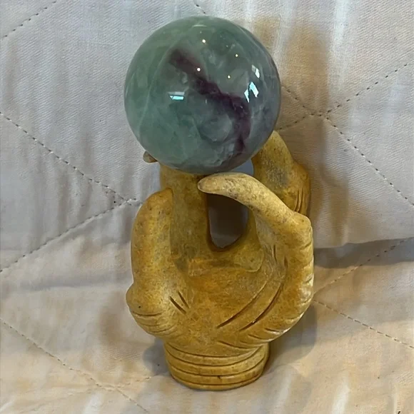 Yellow Jade Claw Gemstone Crystal Carving NWOT ( DOES NOT INCLUDE THE SPHERE)